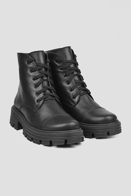 Зимние женские ботинки из черной мягкой фактурной кожи - #4206036