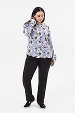 Жіноча блуза BERYL з софту фіолетового кольору в квіти Garne 3042012 фото №11