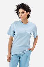 Жіноча футболка блакитного кольору з декоративною кишенею Garne 3042029 фото №1