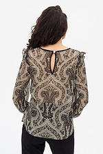 Женская блузка с рюшей бежевого цвета в узор Garne 3042035 фото №6