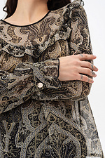 Женская блузка с рюшей бежевого цвета в узор Garne 3042035 фото №7
