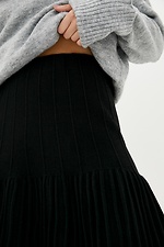 Короткая теплая юбка плиссе черного цвета расклешенная  4038091 фото №4