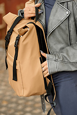 Жіночий великий рюкзак рол-топ бежевого кольору SamBag 8045115 фото №4