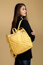 Жіноча стьобана сумка-рюкзак жовтого кольору SamBag 8045119 фото №2