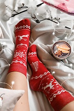 Довгі чоловічі шкарпетки новорічні червоні з білими оленями M-SOCKS 2040147 фото №1