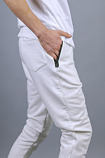 Трикотажные спортивные штаны зауженного кроя белого цвета VDLK 8031147 фото №5