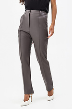 Женские классические брюки из эко-кожи графитового цвета Garne 3041229 фото №1
