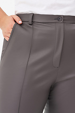 Женские классические брюки из эко-кожи графитового цвета Garne 3041229 фото №11