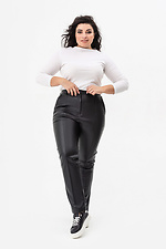 Жіночі класичні штани з еко-шкіри чорного кольору Garne 3041231 фото №9