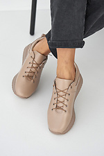 Весенние кожаные кроссовки на платформе бежевого цвета  8019265 фото №6