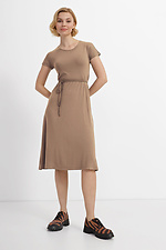 Трикотажное платье LUISA бежевого цвета под пояс с короткими рукавами Garne 3040355 фото №1