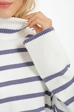 Полушерстяной вязаный свитер в полоску с высоким воротником  4038421 фото №4