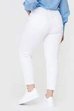 Женские летние джинсы мом белого цвета  4014577 фото №7