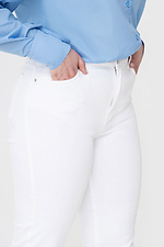 Женские летние джинсы мом белого цвета  4014577 фото №8