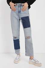 Высокие женские джинсы светлые укороченного кроя с темными вставками  4014623 фото №1