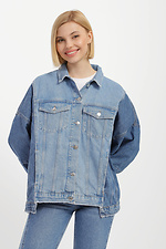Комбинированная женская джинсовая куртка оверсайз с отложным воротником  4014626 фото №1