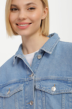 Комбинированная женская джинсовая куртка оверсайз с отложным воротником  4014626 фото №4