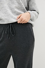 Теплые вязаные штаны палаццо серого цвета на завязках  4037743 фото №4