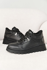 Зимові шкіряні кросівки для жінок чорного кольору.  8019864 фото №6