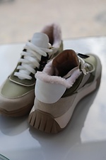 Зимние кожанные кроссовки для женщин бежевые с зелеными вставками  8019866 фото №16