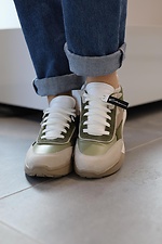 Зимние кожанные кроссовки для женщин бежевые с зелеными вставками  8019866 фото №20