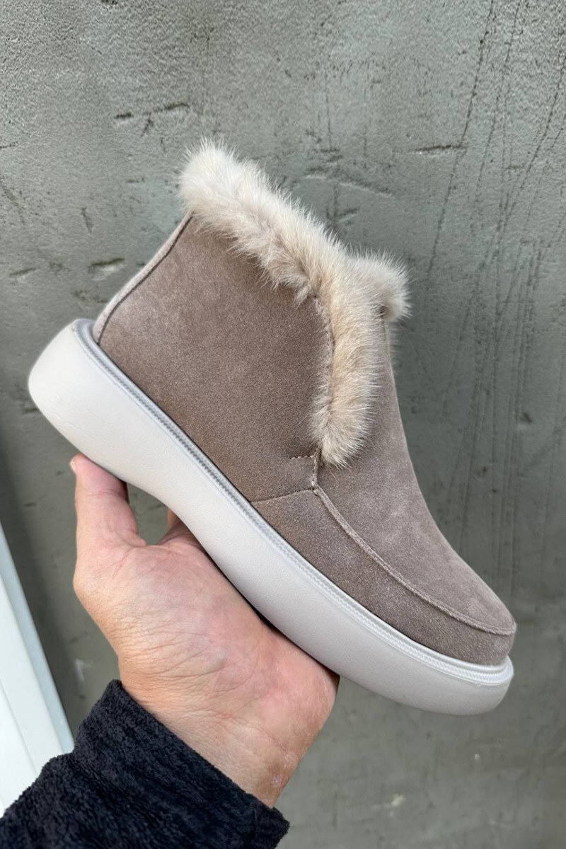 Winter women s beige suede boots with fur 2505197 buy at the price