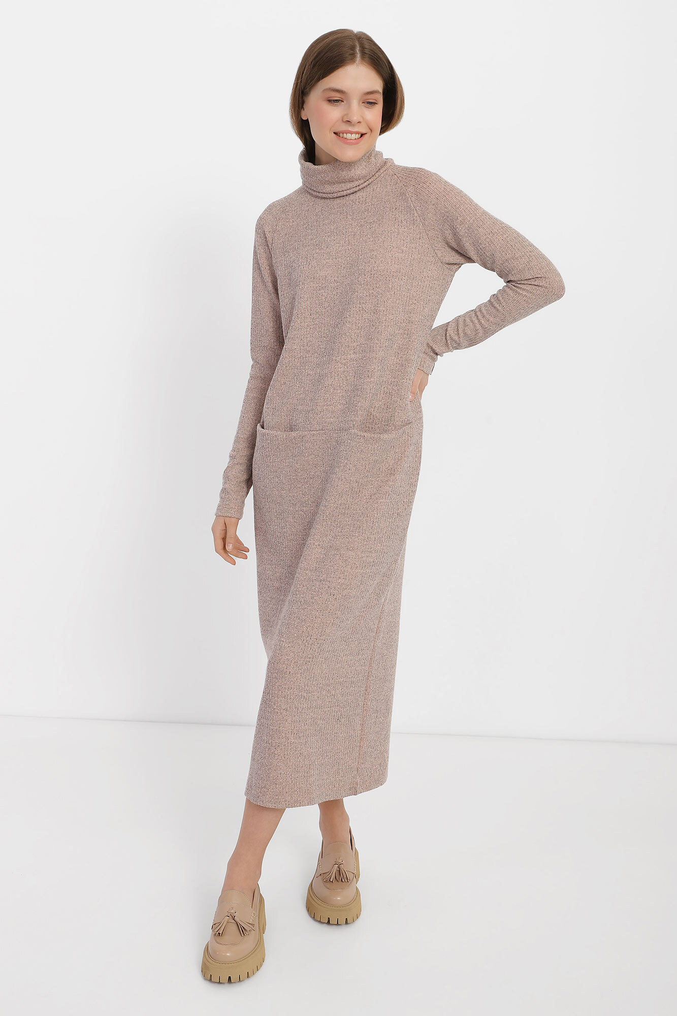 BESSI long knitted dress stand-up collar Garne 3040270 buy at the price UAH. in the online store Garne | sizes and colors. 🚚Delivery across Ukraine.