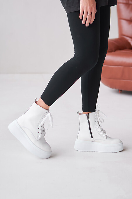 Women's leather boots of white color. Boots. Color: white. #4207004