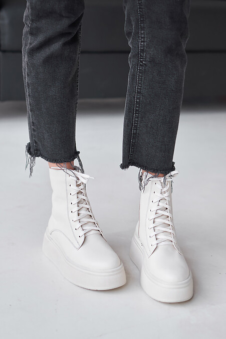 Women's milk-colored leather boots. Boots. Color: white. #4207006