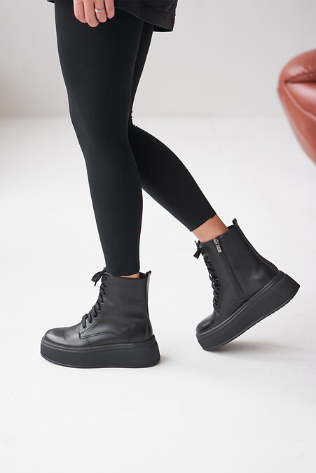 Women's leather boots of black color - #4207007