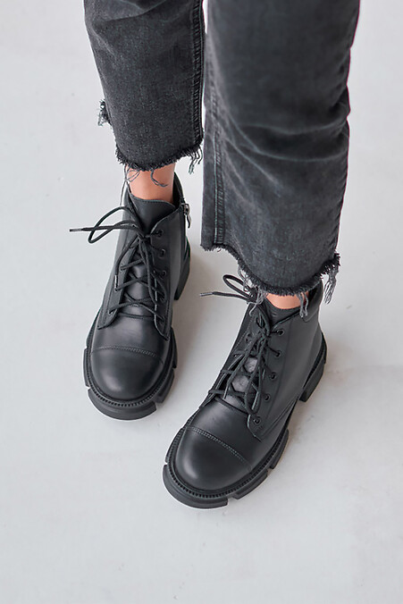 Women's leather boots of black color - #4207013
