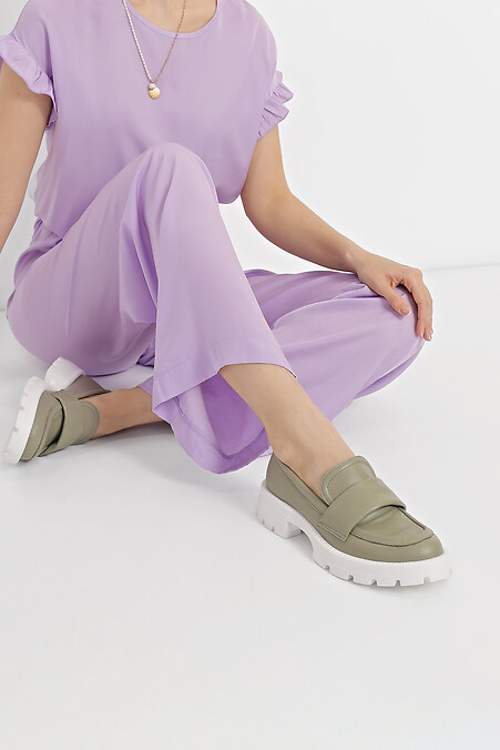 Women's loafers. Shoes. Color: green. #3200018