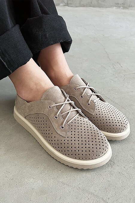 Schuhe mit breiter runder Spitze braun perforiert natürliches Wildleder - #4207056