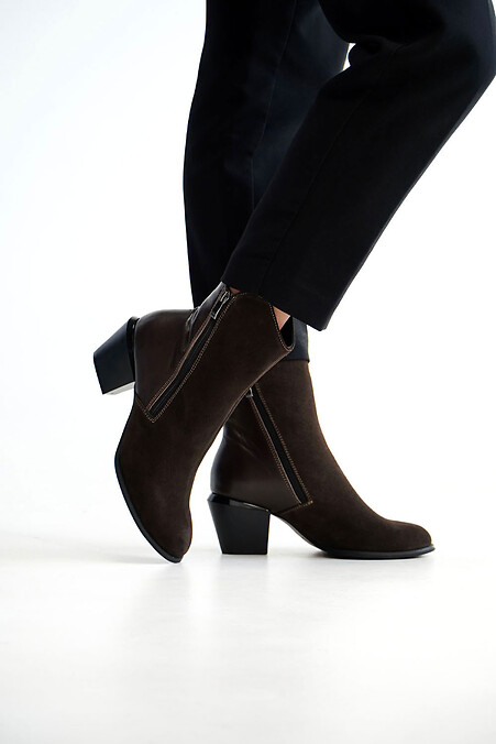 Demi-season boots with low heels - #4207062