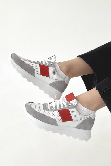 Perforierte Damen-Sneaker aus Echtleder - #4207071