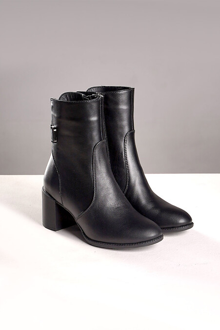 Кожаные ботинки на каблуке - классические зимние ботинки. - #4207073