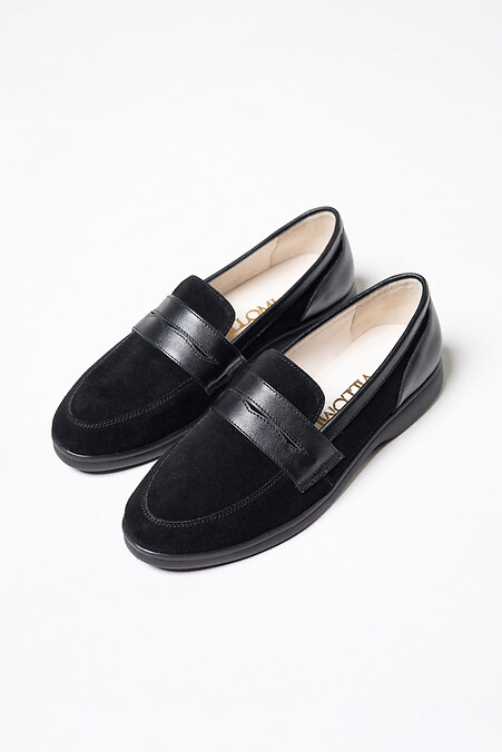 Damenschuhe aus schwarzem Wildleder mit Ledereinsatz. Schuhe. Farbe: das schwarze. #4206074