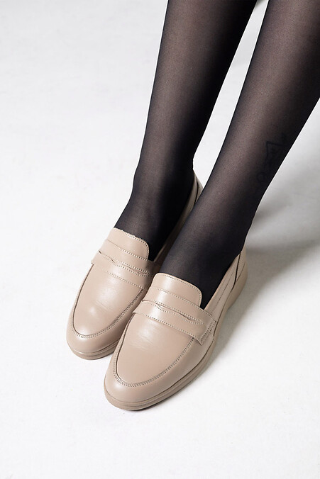 Women's beige leather shoes.. Shoes. Color: beige. #4206075