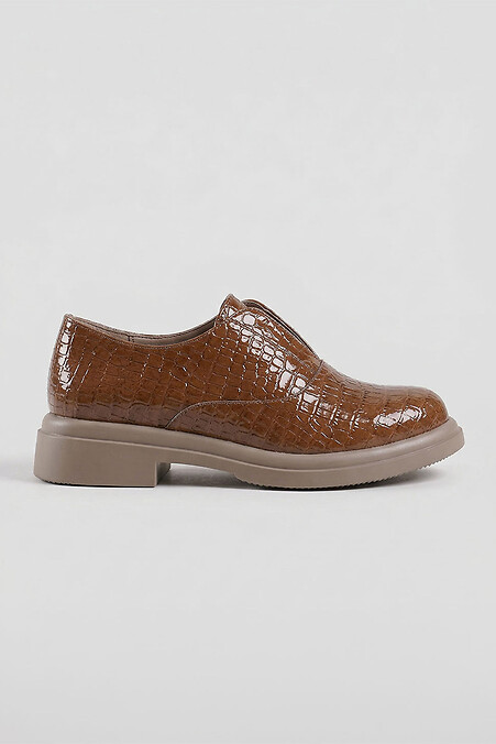 Lacklederne geschlossene Loafer mit niedrigem Absatz — Damen-Loafer - #4207116