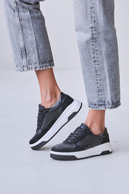 Schwarze Leder- und Wildleder-Sneaker. Turnschuhe. Farbe: das schwarze. #4206142