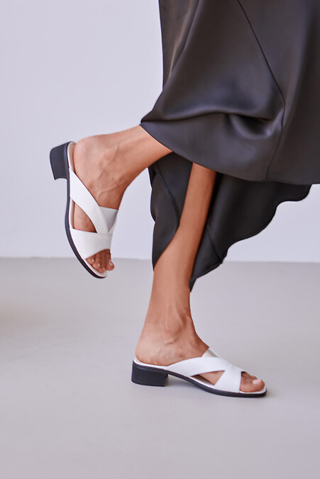 Women's white leather flip flops. Flip flops. Color: white. #4206144