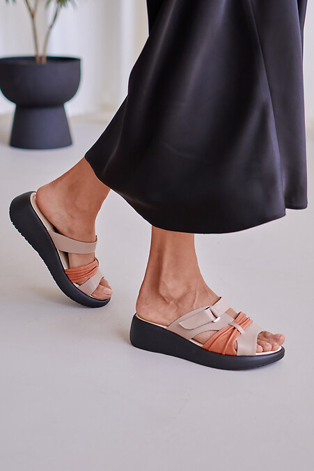 Leather flip-flops on a small wedge - #4206147