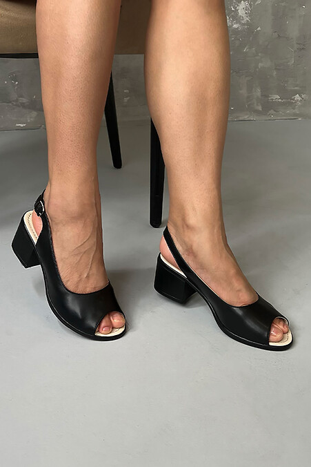 Schwarze Ledersandalen für Damen - #4206171