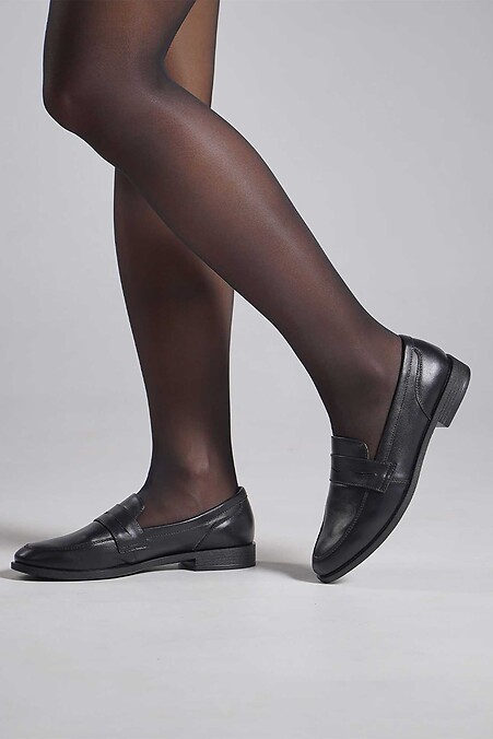 Klassische schwarze Damenschuhe aus Leder. - #4207173