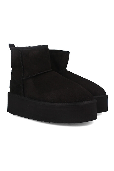 Women's suede winter ugg boots with a high sole. Uggs. Color: black. #4203221