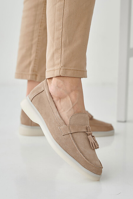 Suede women's loafers beige. Shoes. Color: beige. #2505323