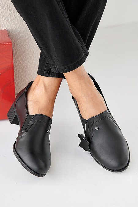 Women's spring-autumn black leather shoes. Shoes. Color: black. #2505351