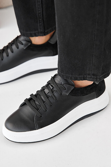 Damen-Sneakers aus schwarzem Leder fr Frhling und Herbst. Turnschuhe. Farbe: das schwarze. #2505355