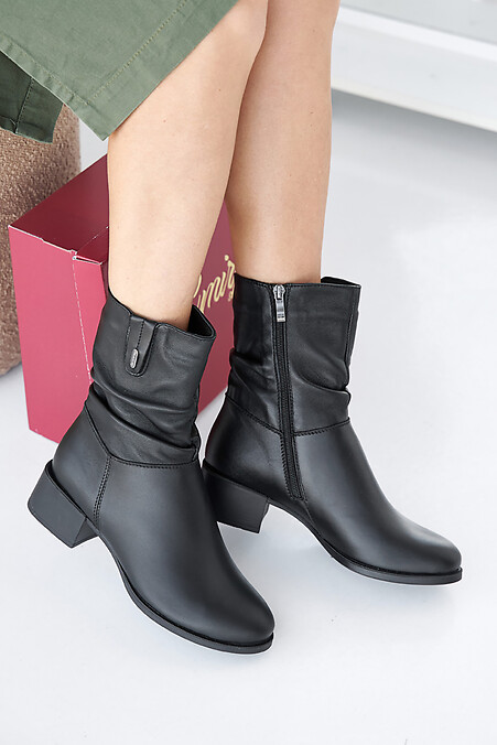 Women's spring-autumn black leather boots. Boots. Color: black. #2505366