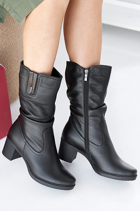 Damen-Winterstiefel aus schwarzem Leder. Stiefel. Farbe: das schwarze. #2505367